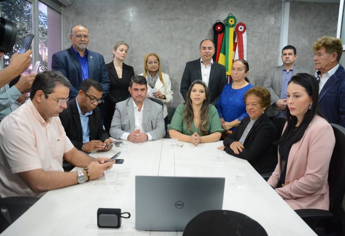 helena-holanda-assume-mandato-em-substituicao-a-eliza-virginia helena-holanda-assume-mandato-em-substituicao-a-eliza-virginia