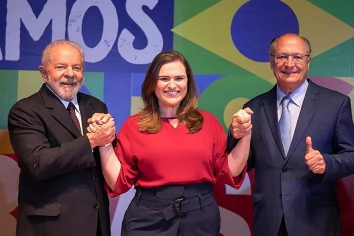 99915272-marilia-arraes-sd-pe-posou-com-lula-e-geraldo-alckmin-nesta-4a-feira-13jul2022-em-brasiliad