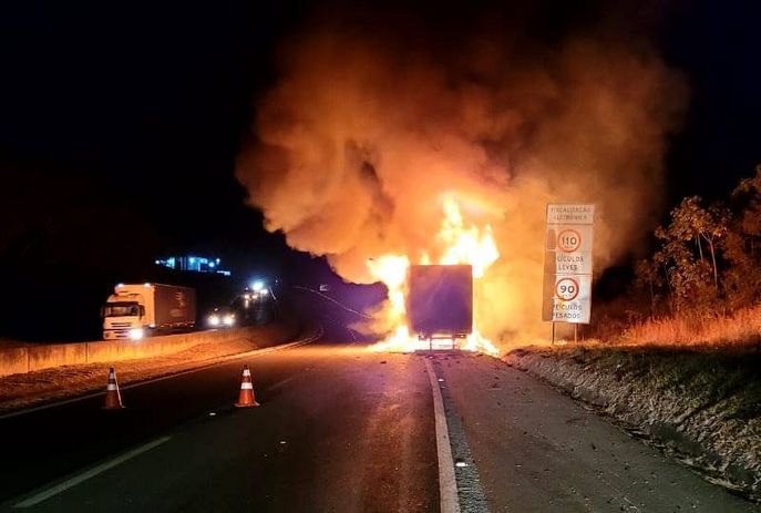 csm_CARRETA_PEGOU_FOGO_BR_c8871324a3