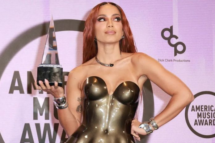 anitta-vence-na-categoria-melhor-artista-feminan-latina