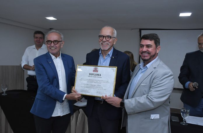 01.06.2023_entrega de Titulo ao Prefeito de Aracajú. Ft Olenildo (110)