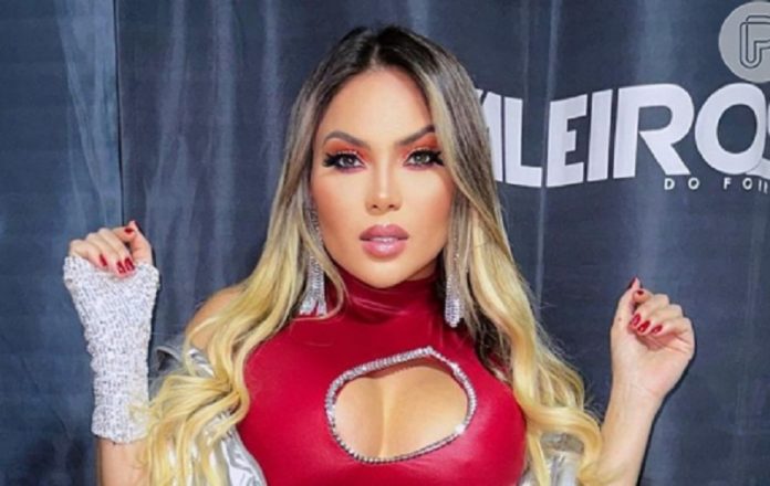 Vocalista Kally Fonseca