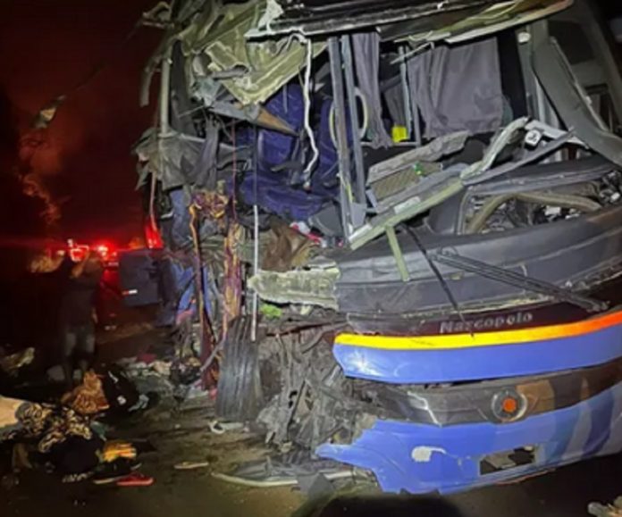 csm_busao_destruido_1_4a14ab7662