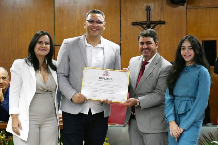 Écliton Monteiro recebe o título de cidadão