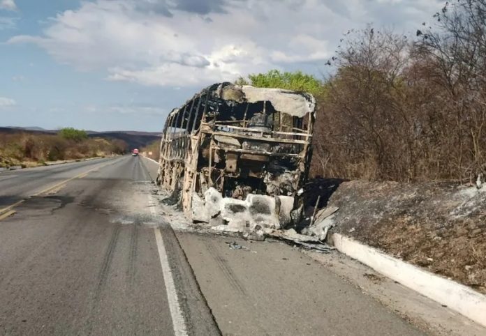 os-passageiros-foram-evacuados