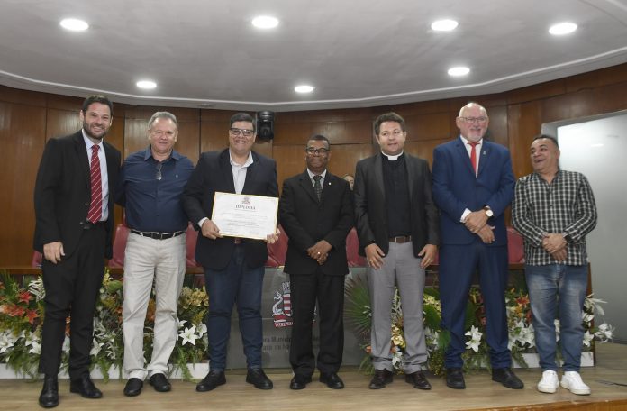 11.12.2023_Sessão Solene Titulo ao Sr. Cássio Valério. Ft. Olenildo (59)