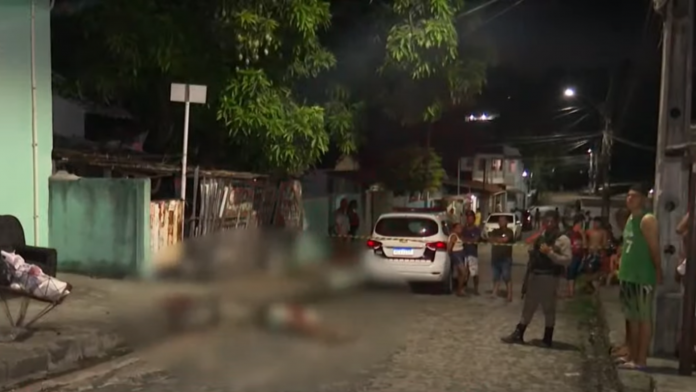 Jovem-e-morto-com-tiros-na-cabeca-e-facadas-no-pescoco-na-frente-de-casa-em-Joao-Pessoa