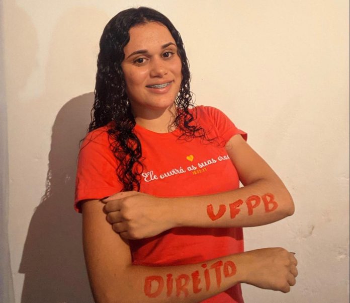 Aprovada-em-direito-pela-UFPB-e1709209269941