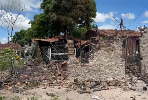 imagens_casas-invadidas-santa-rita