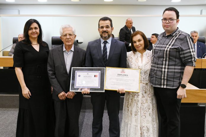 170924_entrega-de-ttulo-de-cidado-pessoense-ao-dr-cssio-oliveira_54002945888_o