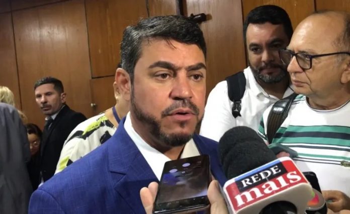 Dinho-Dowsley_Easy-Resize.com_